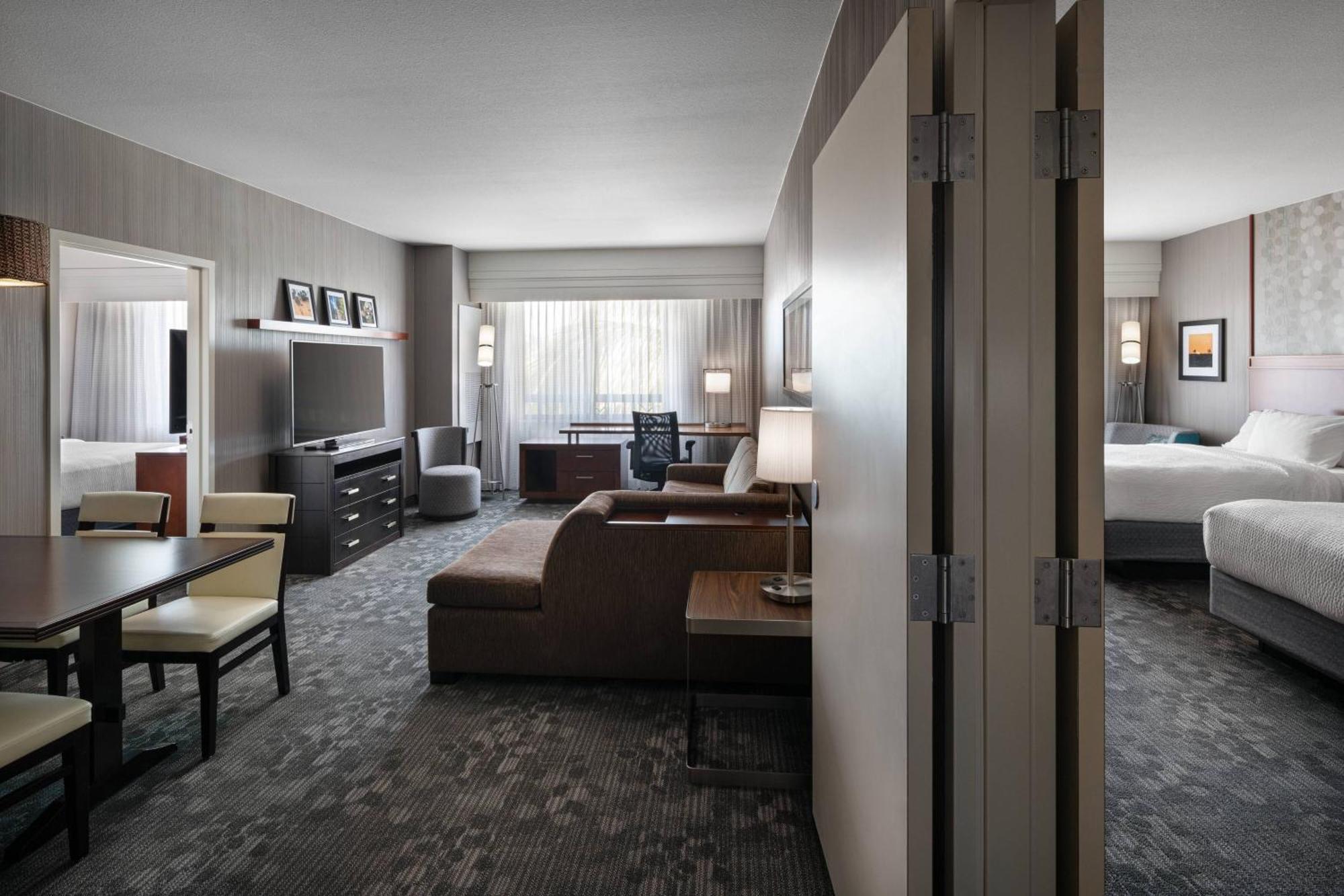 Готель Courtyard By Marriott Maui Kahului Airport Екстер'єр фото